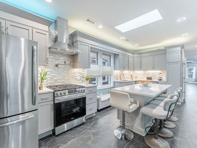 5330 W Drummond Place, Chicago, IL 60639