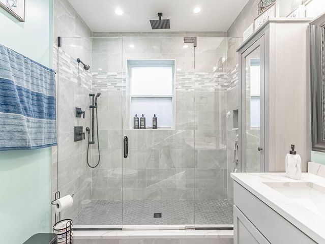 5330 W Drummond Place, Chicago, IL 60639