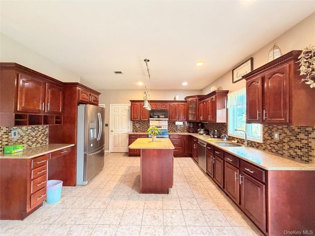 512 County Route 49, Middletown, NY 10940