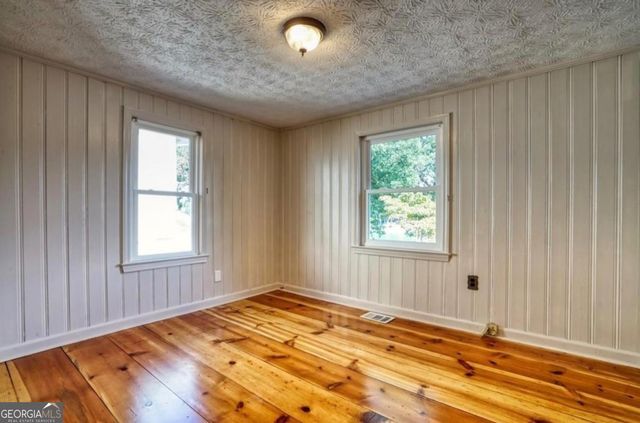 6163 Lake Lanier Hei Road, Buford, GA 30518