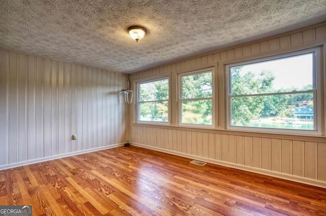 6163 Lake Lanier Hei Road, Buford, GA 30518