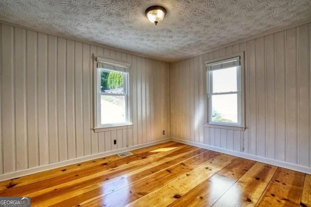 6163 Lake Lanier Hei Road, Buford, GA 30518