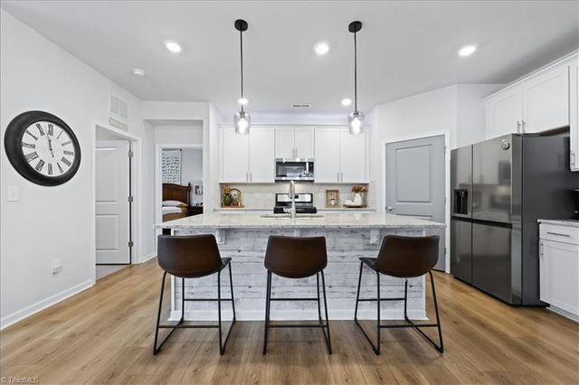 5127 Garnet Hill Drive, Clemmons, NC 27012