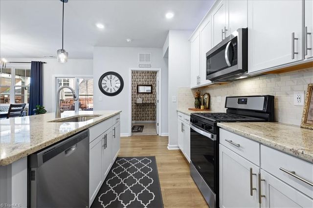 5127 Garnet Hill Drive, Clemmons, NC 27012