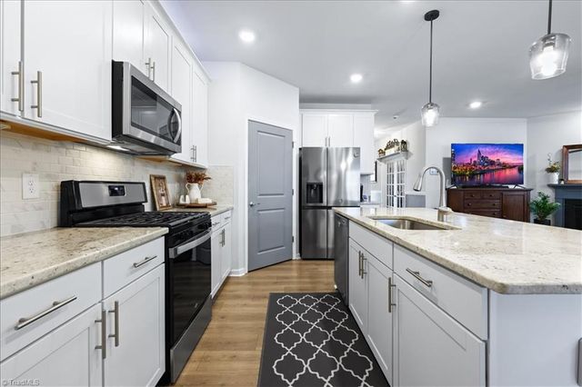 5127 Garnet Hill Drive, Clemmons, NC 27012