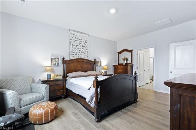 5127 Garnet Hill Drive, Clemmons, NC 27012