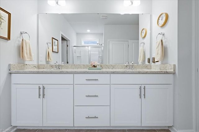 5127 Garnet Hill Drive, Clemmons, NC 27012