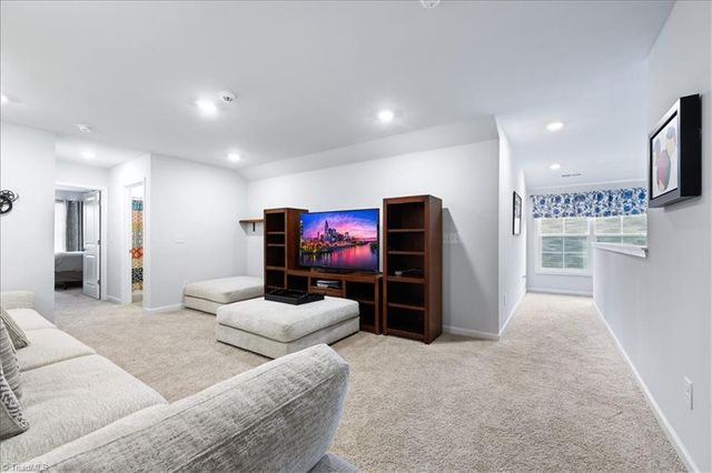 5127 Garnet Hill Drive, Clemmons, NC 27012