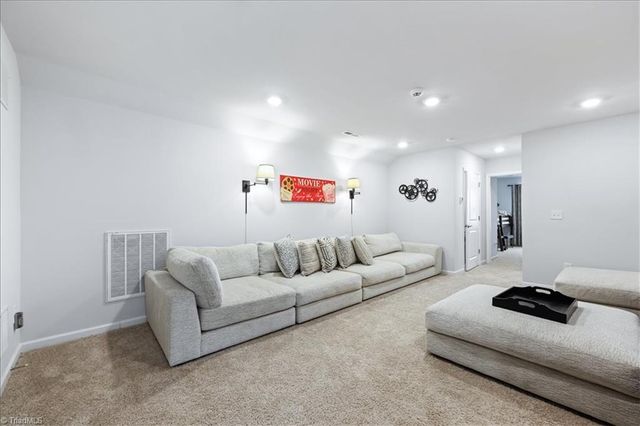 5127 Garnet Hill Drive, Clemmons, NC 27012