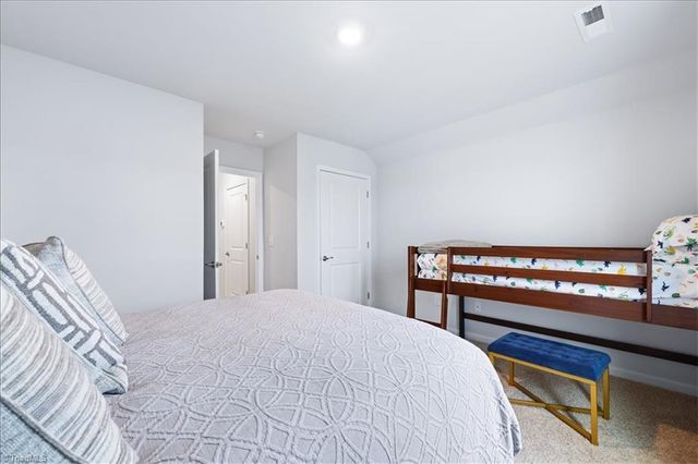 5127 Garnet Hill Drive, Clemmons, NC 27012