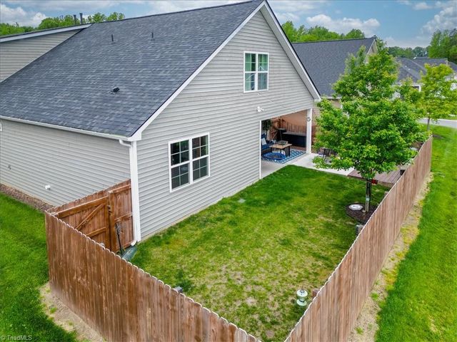 5127 Garnet Hill Drive, Clemmons, NC 27012