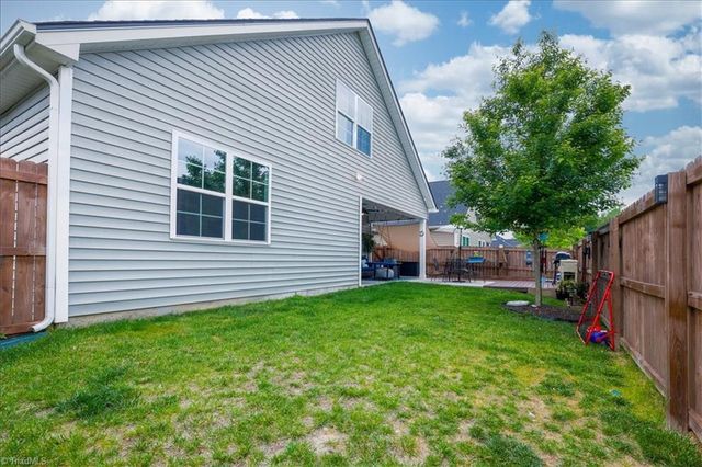 5127 Garnet Hill Drive, Clemmons, NC 27012