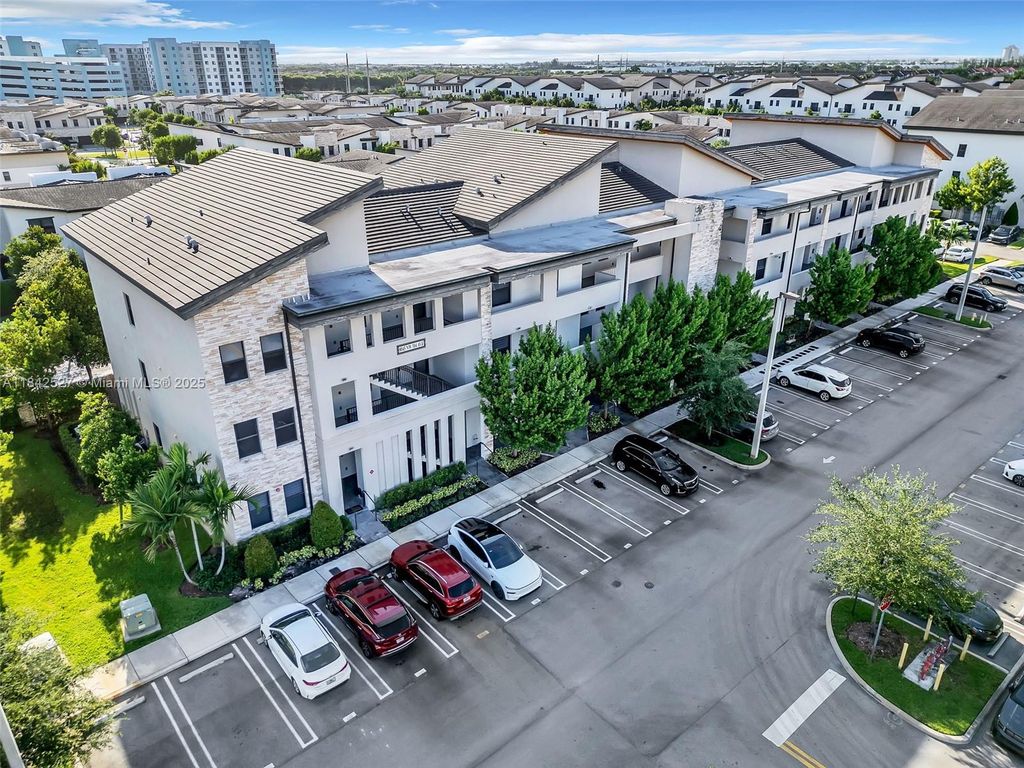 8045 NW 104th Ave 32, Doral, FL 33178