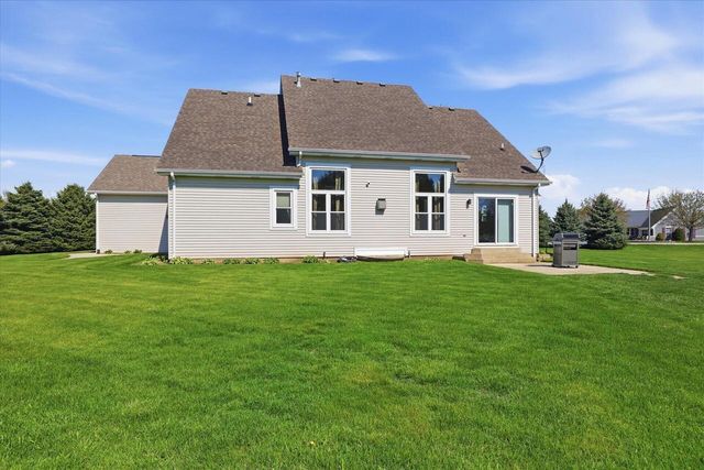 N8034 Nicky COURT, East Troy, WI 53120