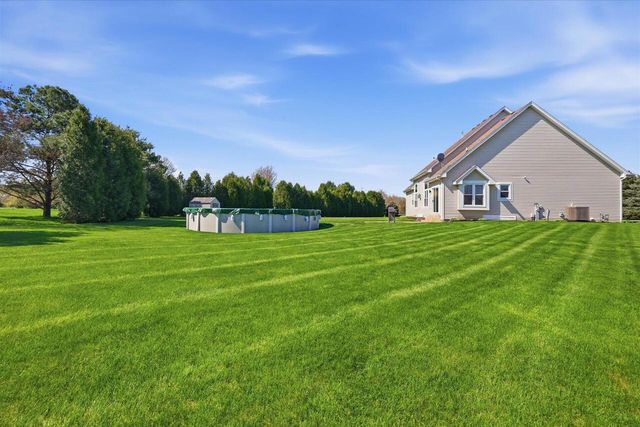N8034 Nicky COURT, East Troy, WI 53120