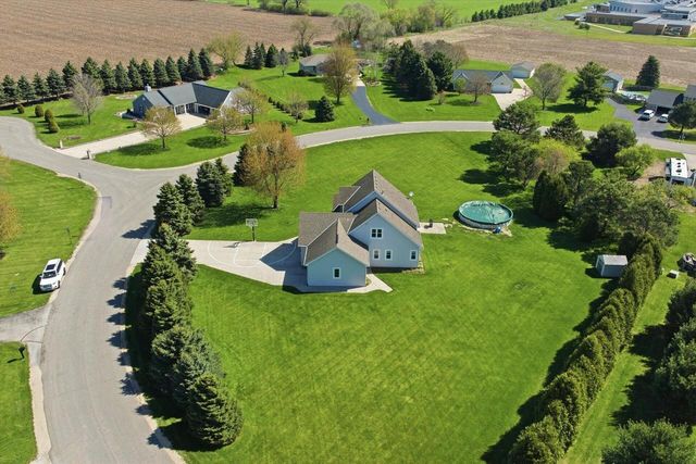 N8034 Nicky COURT, East Troy, WI 53120