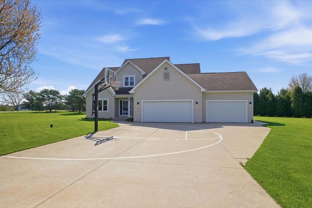 N8034 Nicky COURT, East Troy, WI 53120