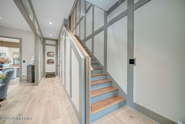 909 S Sherrin Ave, Louisville, KY 40207