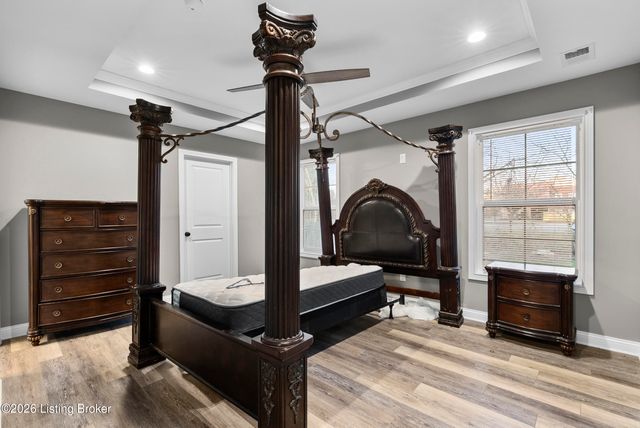 7323 Browns Ln, Louisville, KY 40258