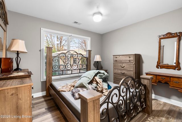 7323 Browns Ln, Louisville, KY 40258