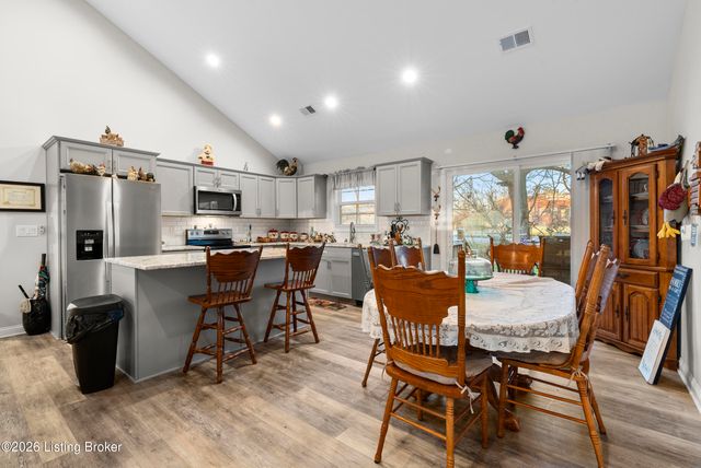 7323 Browns Ln, Louisville, KY 40258