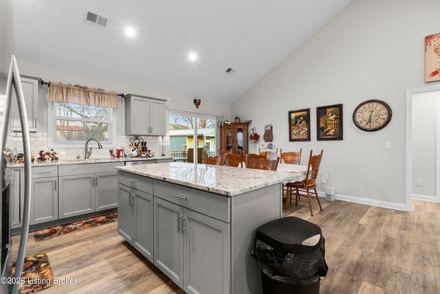 7323 Browns Ln, Louisville, KY 40258