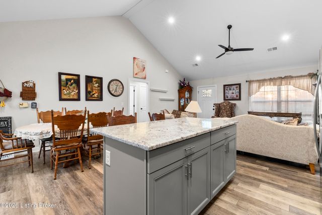 7323 Browns Ln, Louisville, KY 40258