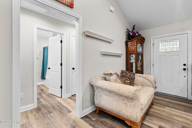 7323 Browns Ln, Louisville, KY 40258