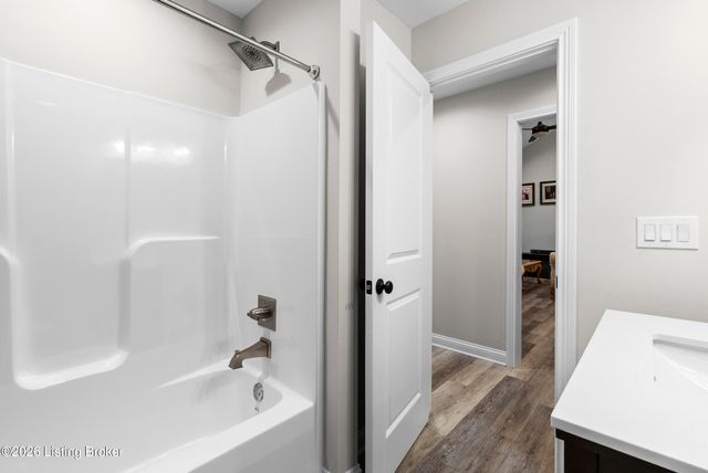 7323 Browns Ln, Louisville, KY 40258