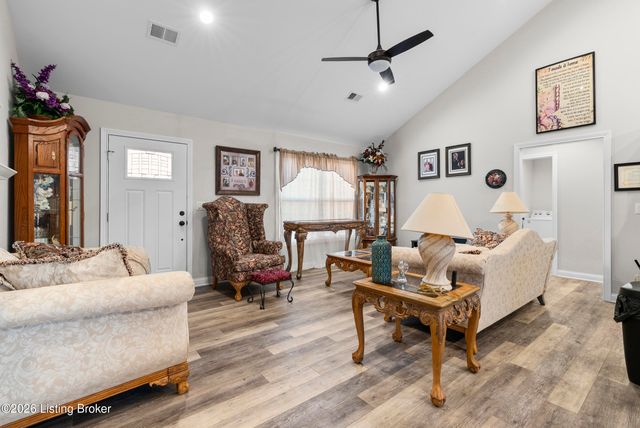 7323 Browns Ln, Louisville, KY 40258