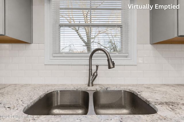 7323 Browns Ln, Louisville, KY 40258