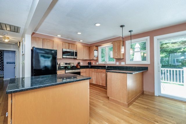 27 Hayes Ave, Beverly, MA 01915