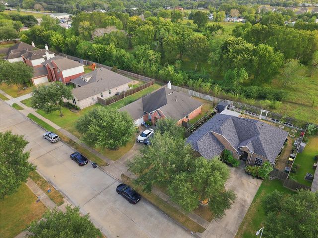 5810 Little Grove Drive, Pearland, TX 77581