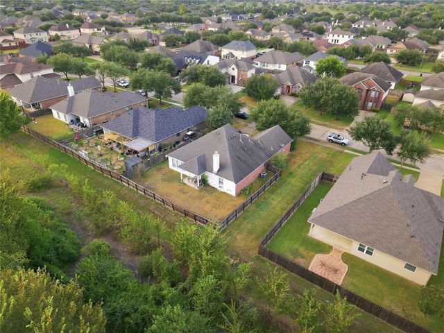 5810 Little Grove Drive, Pearland, TX 77581