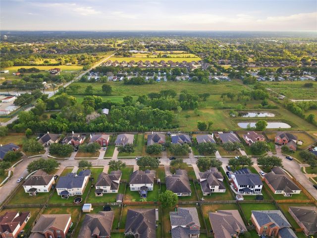 5810 Little Grove Drive, Pearland, TX 77581