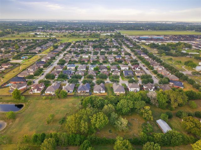 5810 Little Grove Drive, Pearland, TX 77581