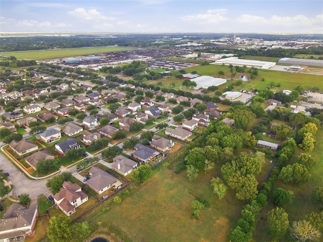 5810 Little Grove Drive, Pearland, TX 77581