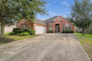 5810 Little Grove Drive, Pearland, TX 77581