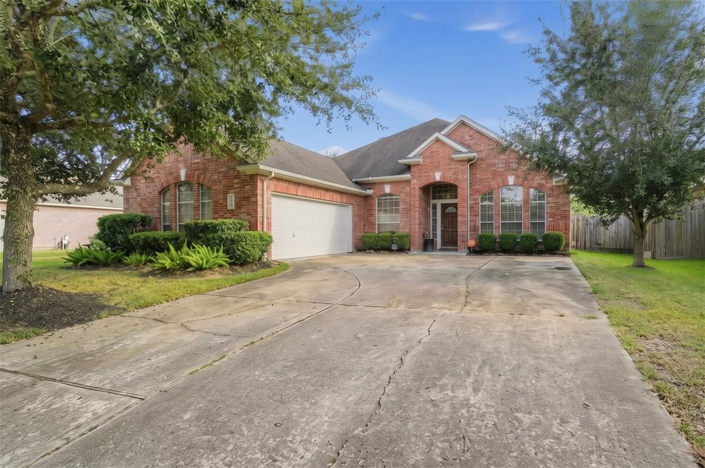 5810 Little Grove Drive, Pearland, TX 77581