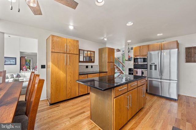 215 E DARK HOLLOW RD, Pipersville, PA 18947