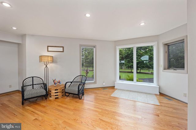 215 E DARK HOLLOW RD, Pipersville, PA 18947