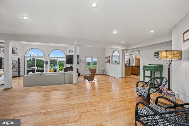 215 E DARK HOLLOW RD, Pipersville, PA 18947