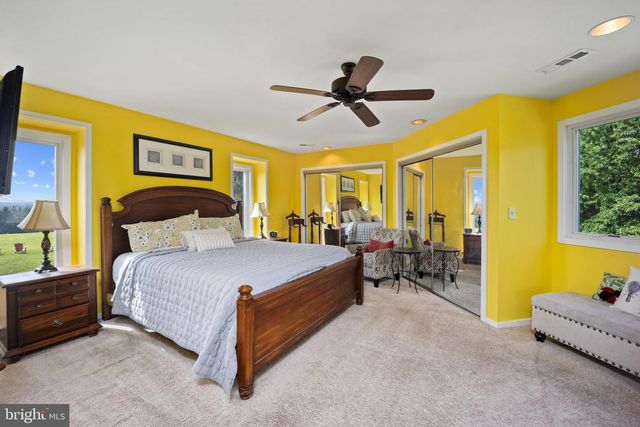 215 E DARK HOLLOW RD, Pipersville, PA 18947