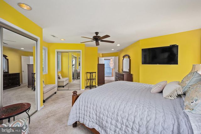 215 E DARK HOLLOW RD, Pipersville, PA 18947