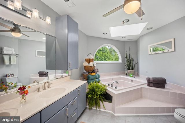 215 E DARK HOLLOW RD, Pipersville, PA 18947