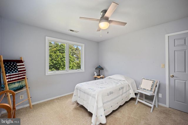 215 E DARK HOLLOW RD, Pipersville, PA 18947