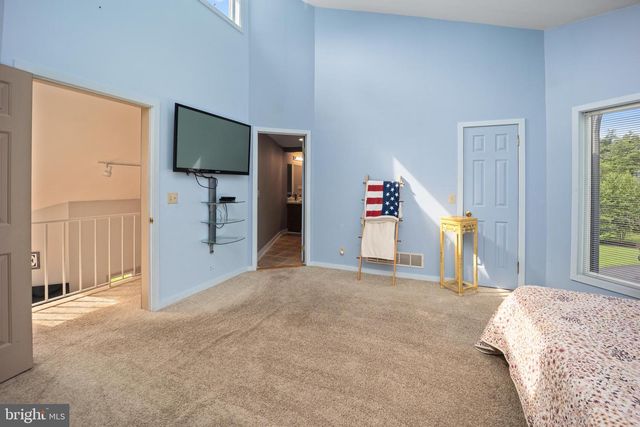 215 E DARK HOLLOW RD, Pipersville, PA 18947