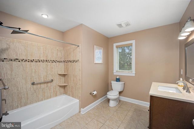 215 E DARK HOLLOW RD, Pipersville, PA 18947