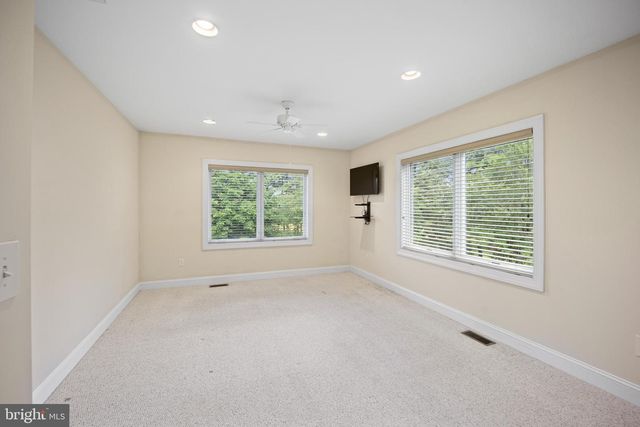 215 E DARK HOLLOW RD, Pipersville, PA 18947