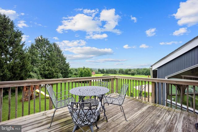 215 E DARK HOLLOW RD, Pipersville, PA 18947